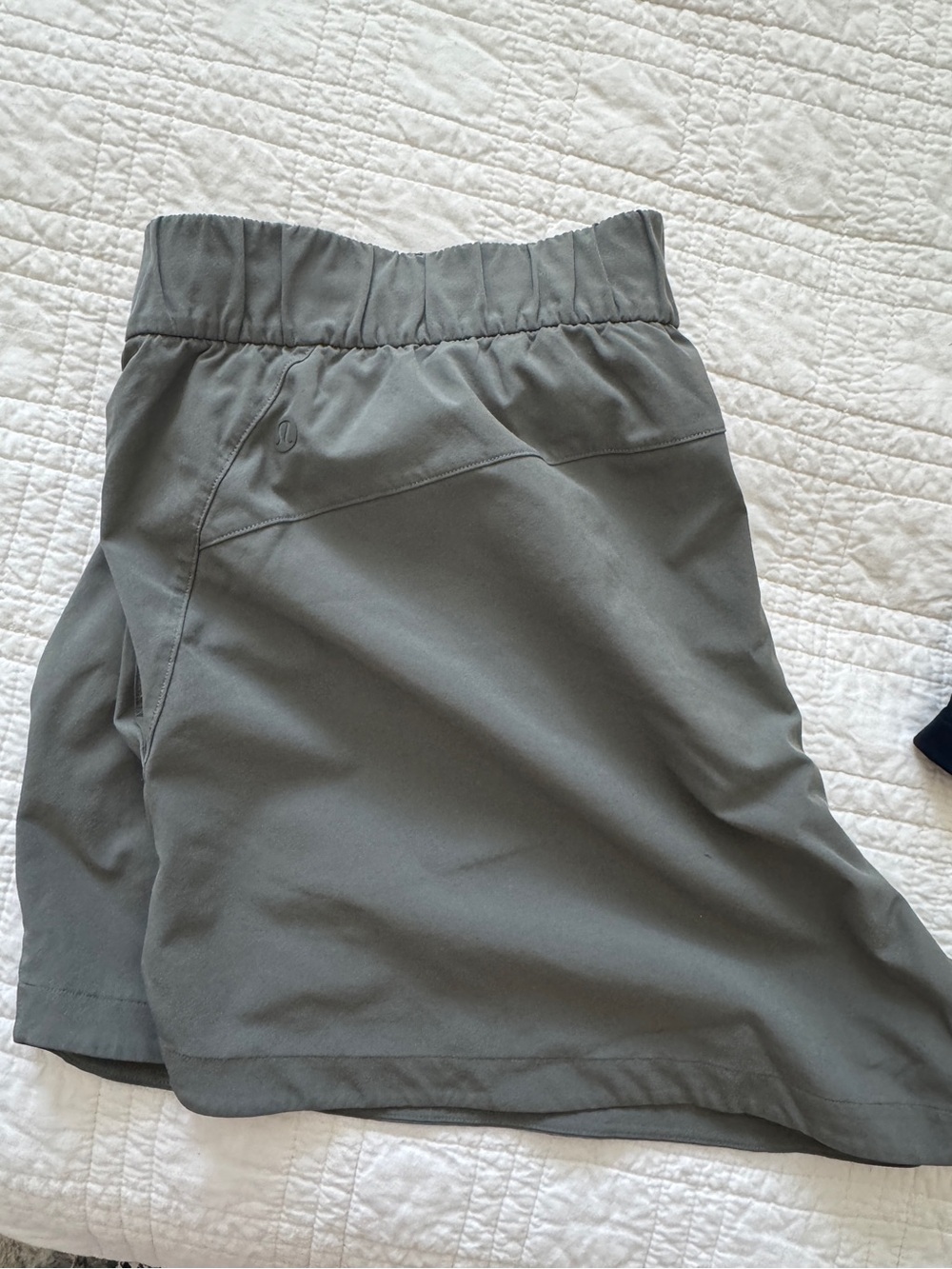 lululemon athletica Navy and Olive Women’s Athletic Pull-On Shorts - Picture 5 of 5